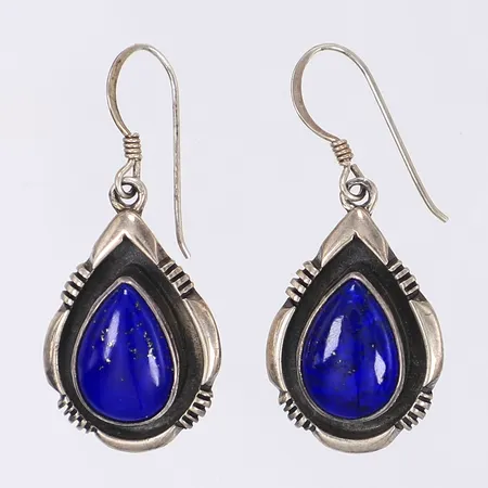 Ett par örhängen med blå stenar längd tot 35mm bredd 15mm silver 925/1000 Vikt: 8 g