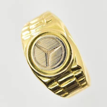 Ring med Mercedesmärke, stl 17¼, bredd 7-12 mm, gulguld/vitguld, 18K. Vikt: 7,5 g