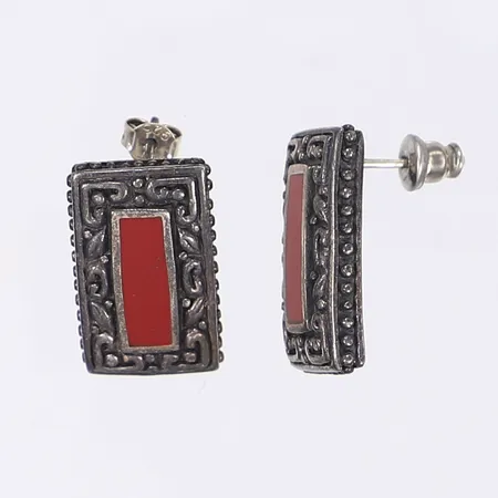 Ett par örhängen med röda stenar längd 20mm bredd 12mm silver 925/1000 Vikt: 8,2 g