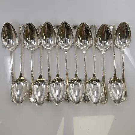 13 Matskedar, 19cm, gravyr, 830/1000 Silver 550,2g.