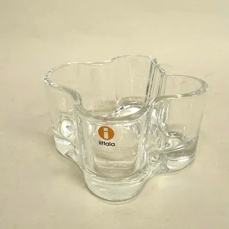 Ljuslykta Savoy, Alvar Aalto, Iittala, höjd 5,5cm, bredd 10cm, klarglas, etikettmärkt Skickas med paket.
