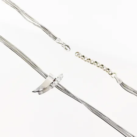Collier med vita stenar 41-44cm, lås saknas, silver 925/1000. Vikt: 12,4 g
