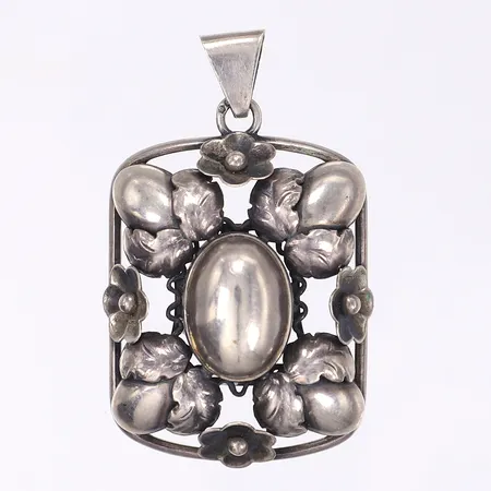 Hänge med dekor av ekollon och blommor höjd 55mm inkl öglan omkring 1930-40-tal stämplat E & K 830/1000 Vikt: 16,3 g