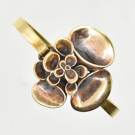 Armring ur serien Lava, design Hannu Ikonen, Valo Koru Finland, innermått 56x45 mm, bredd 5-40 mm, öppningsbar, brons.