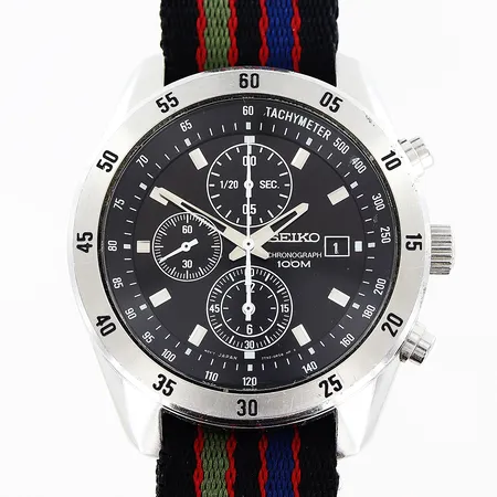 Herrur Seiko quartz, stål, kronograf, Ø42mm, svart urtavla, datum, nr 0D3223, tygband 27cm, ej original, små hack/repor på glas och boett, inga tillbehör.