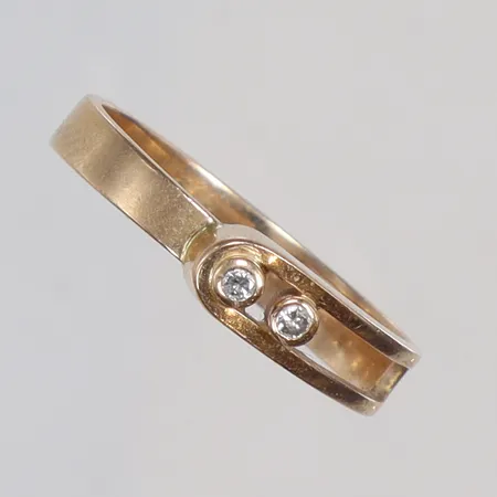 Ring med diamanter 2xca0,01-0,015ct stl 17¼ bredd 3-4mm stämplad HN troligen (Helge Narsakka) Helsingfors 1992 Finland, 14K Vikt: 2,6 g