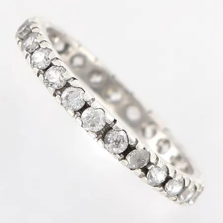 Ring med stenar stl 16½, bredd: 2mm,  silver 925/1000 Vikt: 1,4 g