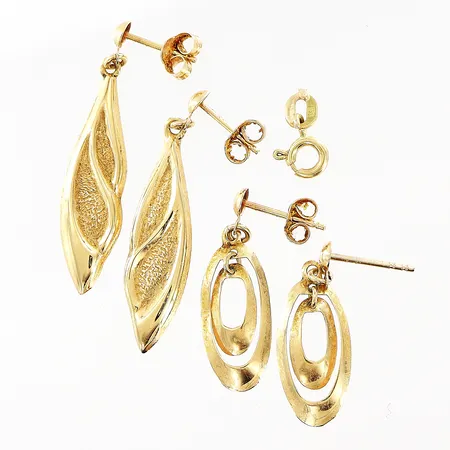 2 par örhängen, 1 lås, defekter, 18K Vikt: 2,2 g