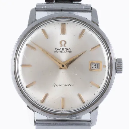 Herrur Omega Seamaster Automatic i stål med band i stål. Boett Ø 34 mm, automatiskt urverk, datumvisare, repigt plexiglas (originalglas), mindre fläckar på urtavla. 