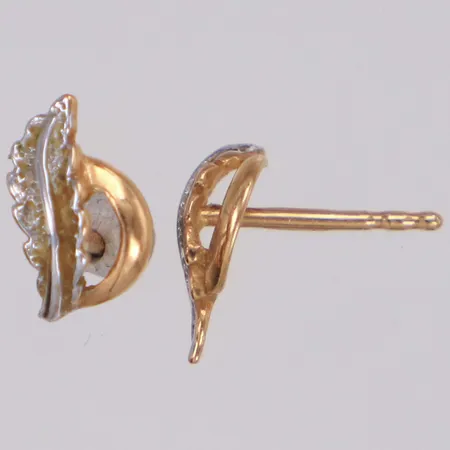 Ett par örhängen, längd 8,6mm, bredd 5mm, tvåfärgade, saknar snurrebussar, 18K Vikt: 0,5 g