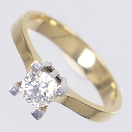 Ring med vit sten stl 18, bredd 3-6mm, 14K Bruttovikt: 3,5g Vikt: 3,5 g