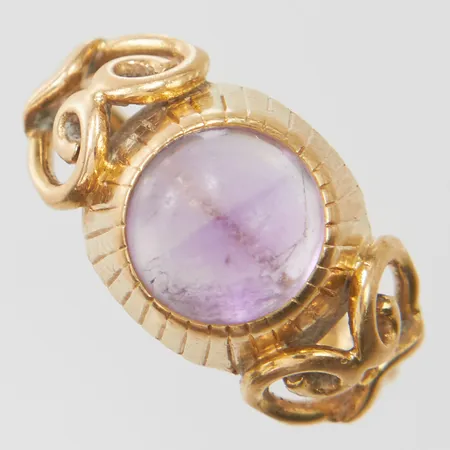 Ring med ametist, stl16½, bredd 1,5-10mm, höjd 7mm, skadad sten, 18K, bruttovikt: 3,3g Vikt: 3,3 g