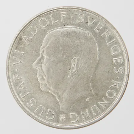 Mynt Gustaf VI Adolf, plikten framför allt, 1882-1972, nominellt värde 10kr, repig, 835/1000 silver  Vikt: 18,1 g