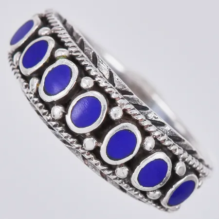 Ring med Lapis lazuli, stl: 17½, bredd ca 3-7mm, 925/1000 silver Vikt: 3,7 g