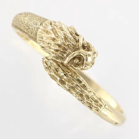 Ring med lejonhuvud, justerbar storlek, bredd 8mm framtill, 14K Vikt: 2,4 g