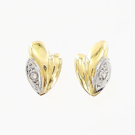 Ett par örhängen 8,5x5,5mm, diamanter 2 x ca 0,005ct, 18K Vikt: 0,9 g
