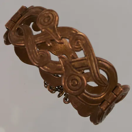 Armband Kalevala Korun "Iku-Turso", design: Germund Paaer, stelt, innermått ca Ø60cm, bredd:25mm, signerad KK samt Made In Finland, brons.