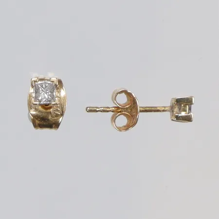 Ett par örhängen med diamanter totalt ca 2 x 0,05ct, GHA, 18K Vikt: 0,9 g