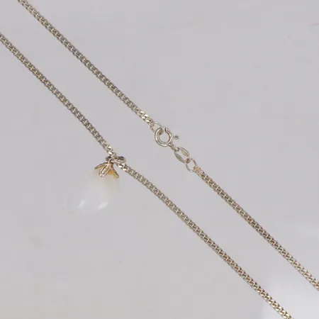 Kedja, Pansar, längd 45,5cm, Hänge med vit sten, längd 22mm, 925/1000 silver. Bruttovikt 7,1g Vikt: 7,1 g