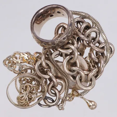 Diverse smycken, defekta, 830/1000 silver Vikt: 59 g