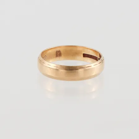 Ring, slät, Ø18, bredd: 4,8mm, gravyr, 18K, 4,0g.