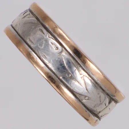 Ring, stl 20¼, bredd 7mm, slitage, 830/1000 silver Vikt: 5,1 g