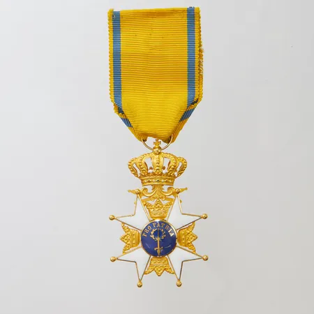 Kungliga Svärdsorden, Riddartecken, Pro Patria, emalj, 58mm, bredd 40mm, ripsband, med ask, ögla i metall, 18K, Bruttovikt: 17,5g Vikt: 0 g