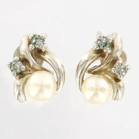 Ett par örhängen med odlade pärlor och stenar, ca 12mm, 925/1000 Silver  Vikt: 2 g