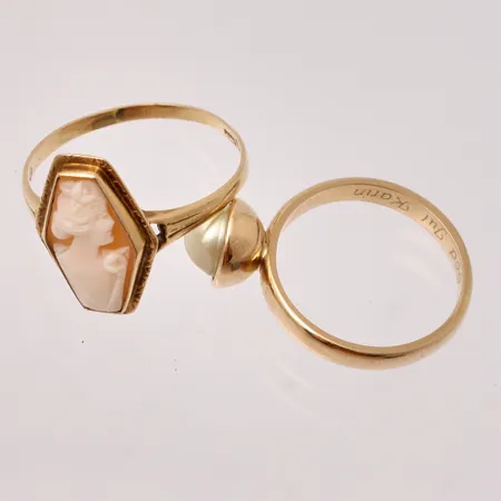 Diverse defekt guld, 18K, bruttovikt 7,09g, ca nettovikt 5,5g.