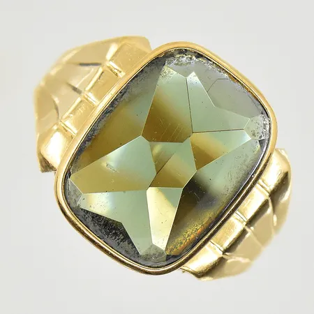 Klackring med grön sten, stl 21, bredd 3-16 mm, nagg på sten, ojämn skena, 18K. Vikt: 5 g