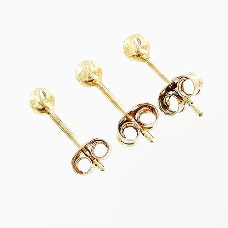 3st örhängen, mönstrade, Ø2,7mm, 18K Vikt: 0,6 g