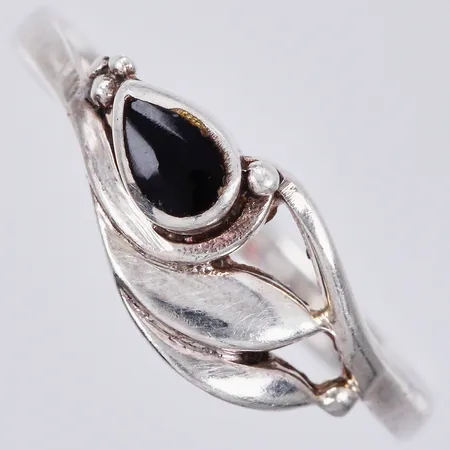 Ring med emalj, stl: 17¼, bredd ca 2-7mm, 925/1000 silver Vikt: 1,8 g