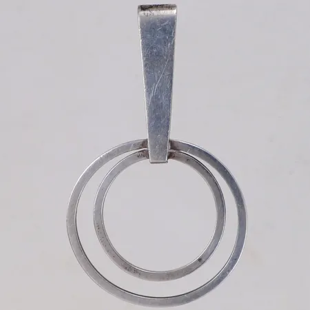 Hänge, längd 64mm, bredd 38mm, ostämplat silver Vikt: 10,5 g