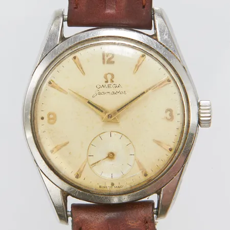 Herrur Omega Seamaster, stål, manuell, 36mm, ref 2937, cal.267, verknr 15626713, mineralglas, liten sekundvisare, brunt läderband ej original, skadad urtavla, repigt glas samt boett, krona ej original, service behov, inga tillbehör. 
