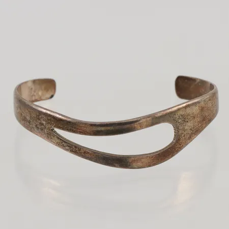 Stelt armband, öppen modell, innermått: 58x50mm, bredd: 16mm, 925/1000 silver, 14,6g.