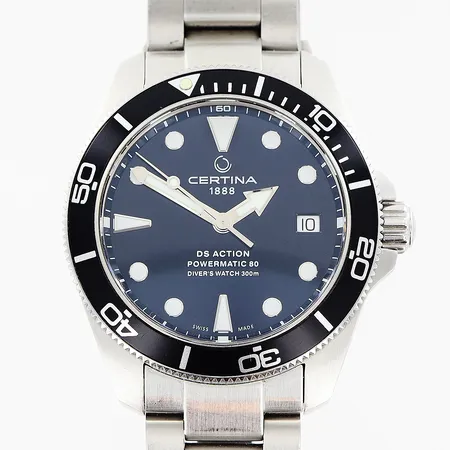 Herrur Certina DS Action PowerMatic 80, automatisk, stål, Ø38mm, svart urtavla, nr C0328071105100, original stållänk ca 19,5cm, extra länkbit 1,5cm, tunn repa på glas, garantikort från April 2023 Mobilia Urhandel Malmö, manual, etui, ytterkartong.