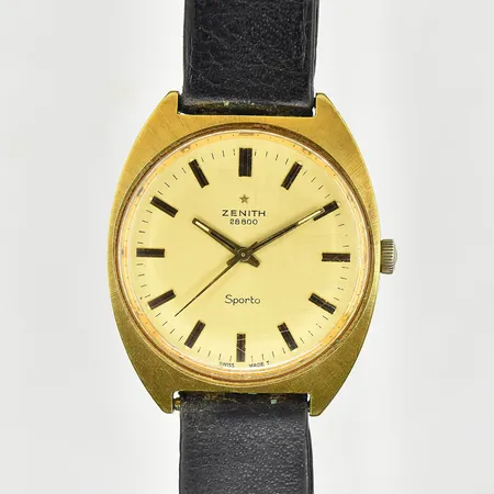 Herrur Zenith Sporto 28800, boett Ø36 mm, manuell, doublé, boettnr 20.0973.125 /GR720004, cal 2562, fungerade vid testtillfället, graverad bakboett, defekt läderband, originalbox.
