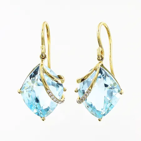 Ett par örhängen, topaser 17,30ctv, diamanter 0,07ctv enligt gravyr, 15x29mm, 18K, bruttovikt 5,7gram  Vikt: 5,7 g