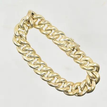 Armband Pansar, längd 18½ cm, bredd 12 mm, låsåtta låser dåligt, 835/1000 silver. Vikt: 29,6 g