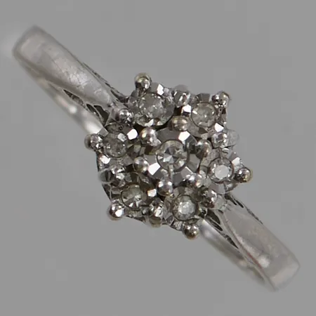 Ring diamanter 7x ca 0,01ct, Ø16, bredd:8mm, 14K 1,7g.