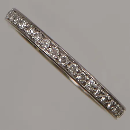 Helalliansring 39x diamanter totalt 0,39ctv, Ø16, bredd:2,2mm, etui, kvalitet W/SI enligt certifikat, Schalins, vitguld 18K 2,5g.