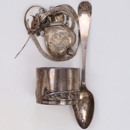 Diverse silver, defekt, silver 830/1000 Vikt: 55,9 g