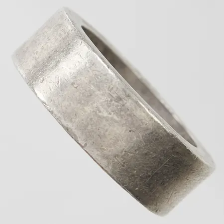 Ring Isabel Lenne, stl17¼, bredd 7,5mm, slitage, repor, 925/1000 silver Vikt: 14,7 g