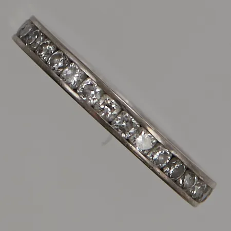 Helalliansring diamanter 32x ca 0,04ct, Ø14¼, bredd:2,5mm, Atelier Ajour Ab, Stockholm 2015, vitguld 18K 2,5g.