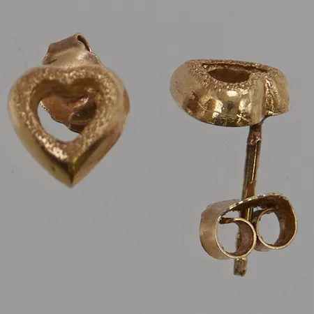 Ett par örhängen "hjärtan" 7mm, 14K 1,8g.