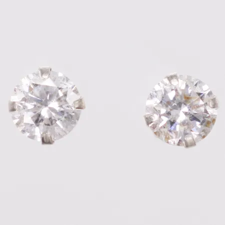 Ett par örhängen vita stenar, 7mm, 925/1000 silver Vikt: 1,3 g