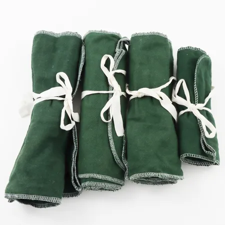 4 Besticklindor, plats för 12 bestick vardera, grön filt, vita band.