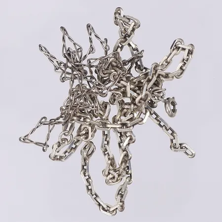 2 Kedjor defekt/skev, silver 830-925/1000 Vikt: 12,9 g
