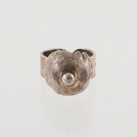 Ring, Ø17, bredd: 7,6-15,6mm, 830/1000 silver, 7,1g.