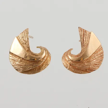 Ett par örhängen, 17,5x16,5mm, stift, saknar snurrebussar, 18K, 3,3g Vikt: 3,3 g